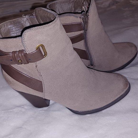 Boots - Picture 4 of 6